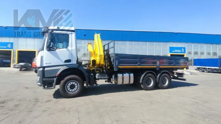 Mercedes-Benz Arocs 3342 c Бортовой платформой и КМУ HYVA HB 230 E2. Фото 1